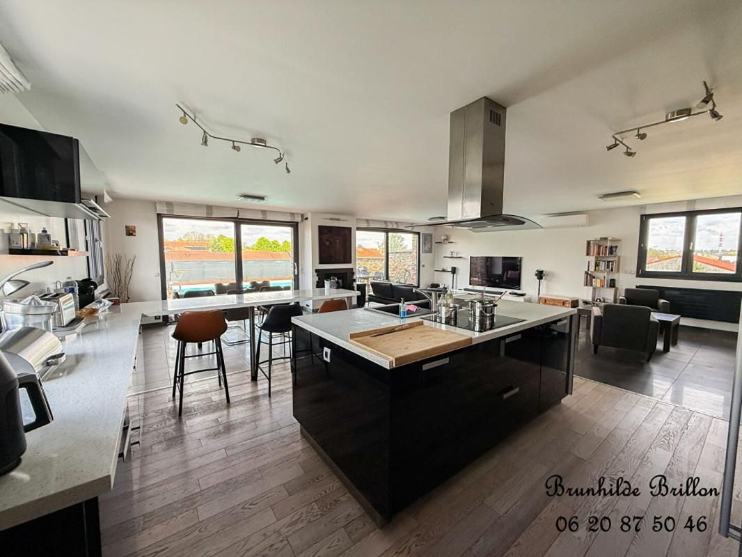 Pavillon 215m², 3 chambres, bureau, garage, piscine, jardin