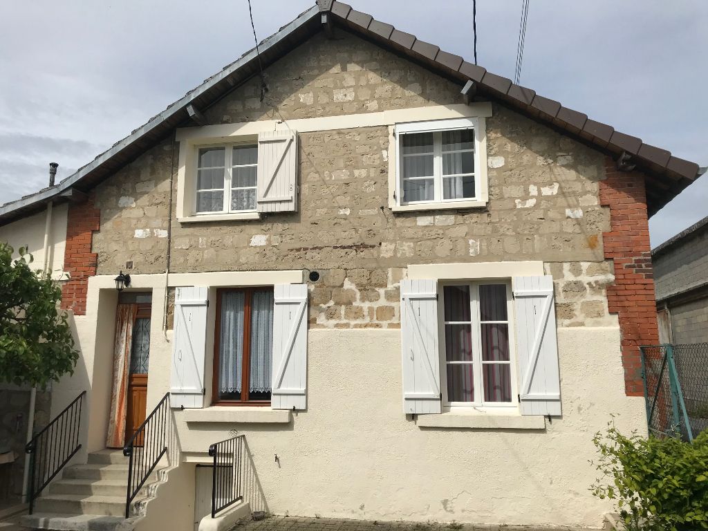 Maison en pierre 3 chambres garage 10 mn de Soissons