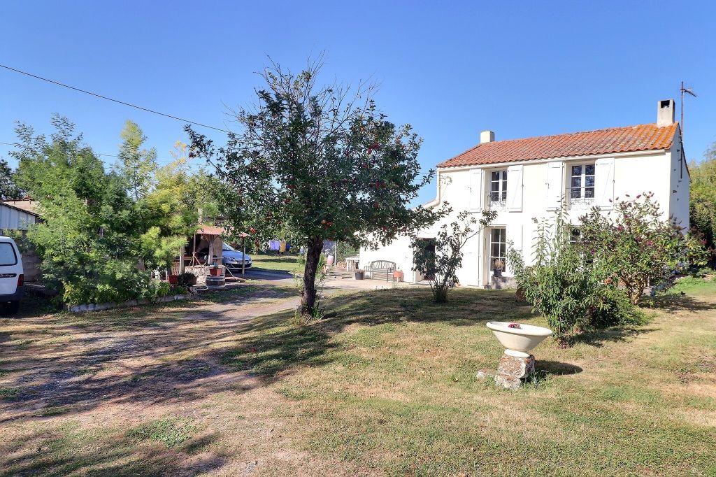 Maison Tonnay Charente 6 pièces 100 m2 avec deux grands garages NON ATTENANTS
