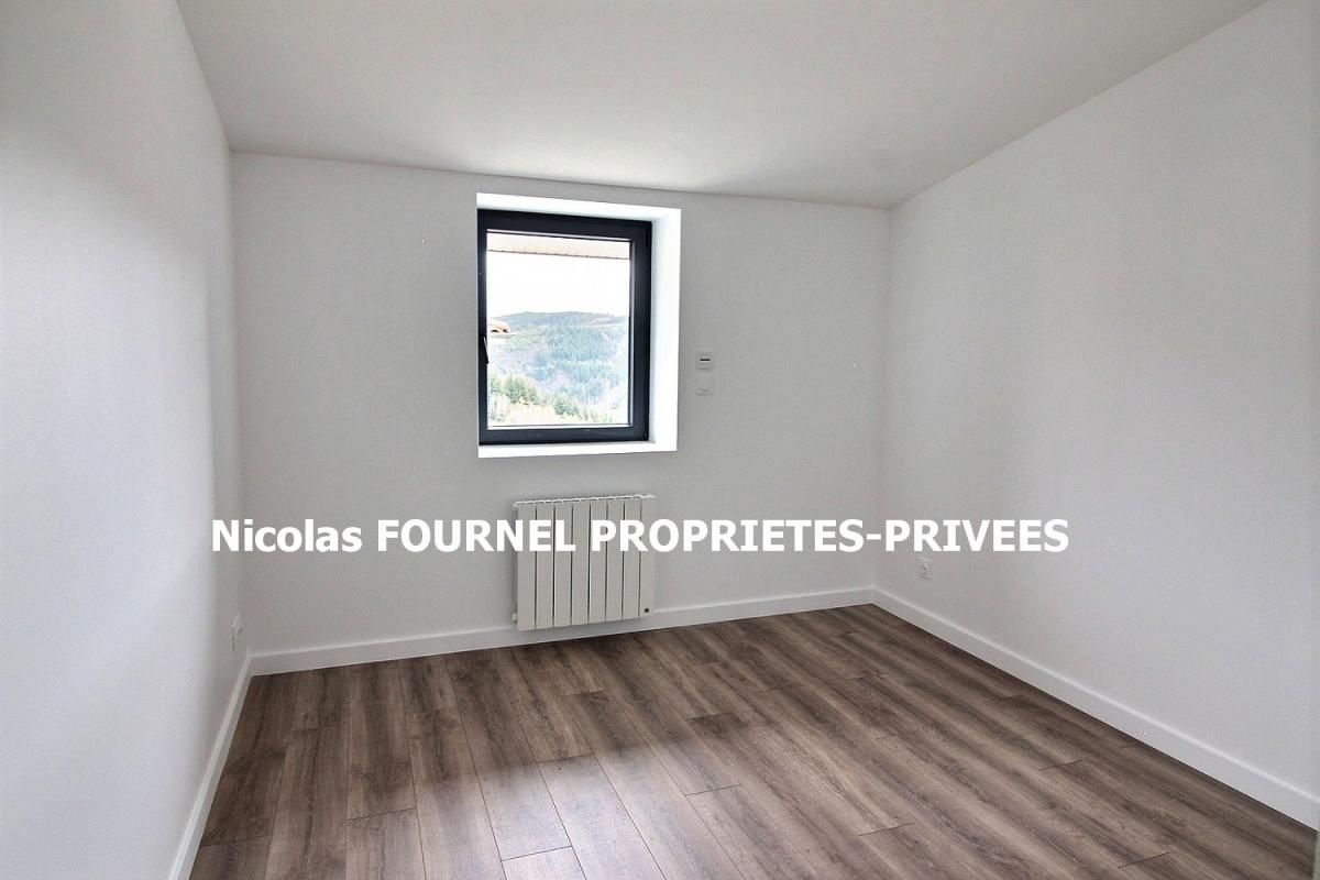 PLANFOY Planfoy  centre bourg appartement neuf T4  84m² 3 chambres, garage, terrasse, buanderie 3