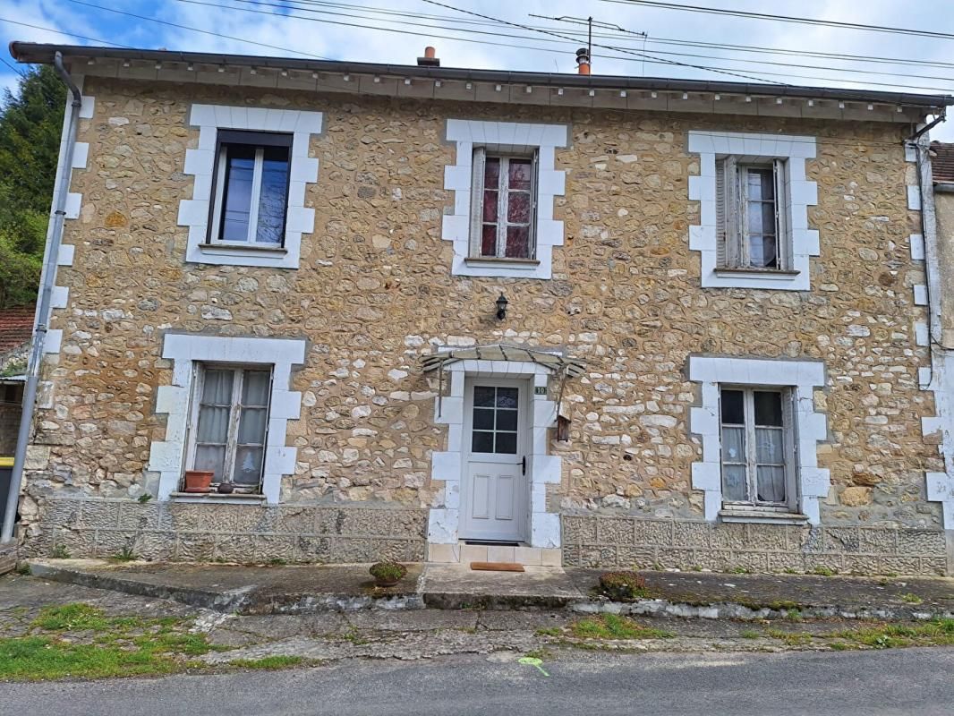 LA FERTE-MILON Maison en pierre 3 pièces à 15 minutes de Villers Cotterêts et 60 km de Roissy 1