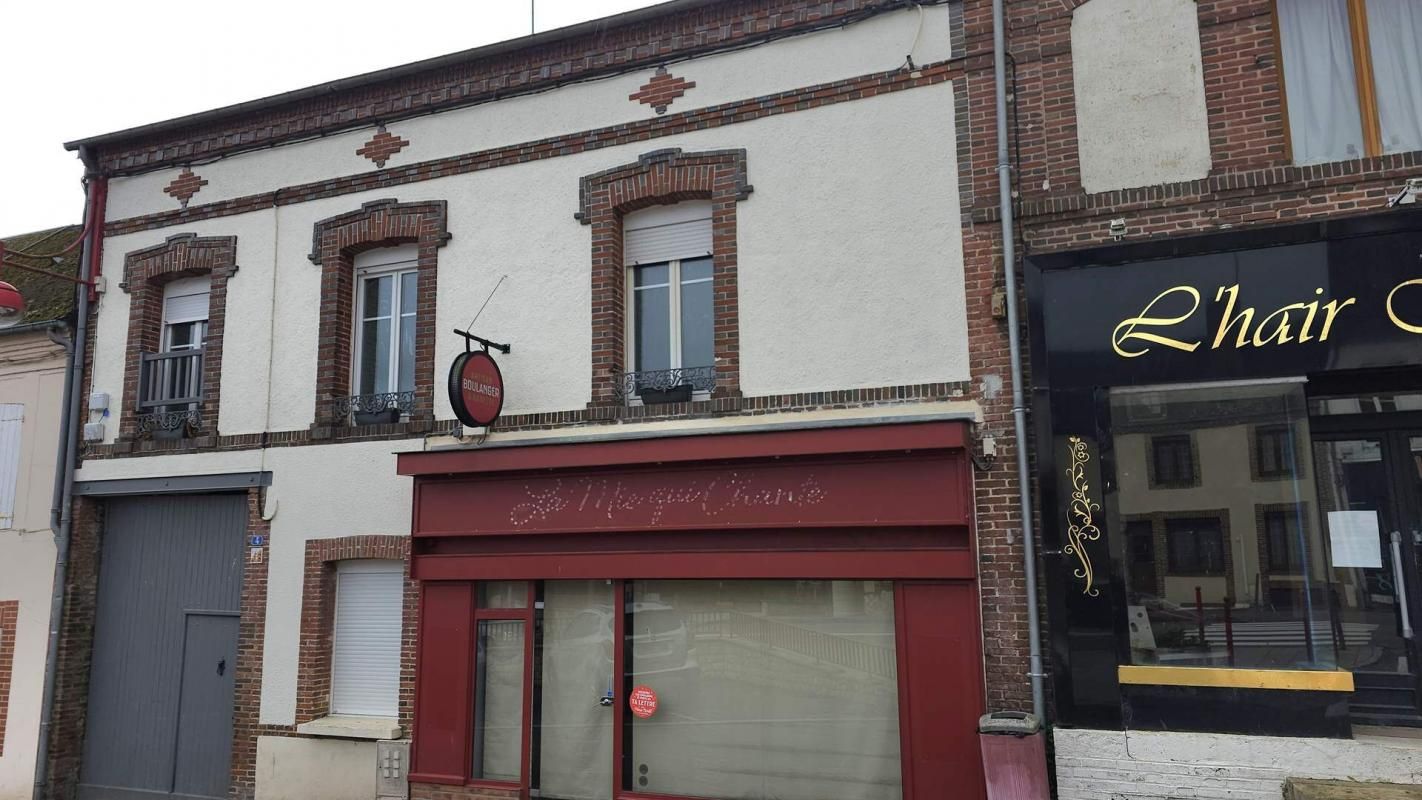 SAINTE-GAUBURGE-SAINTE-COLOMBE Sainte Gauburge Saint Colombe - Local commercial 250 m² + appartement 6 pièces 90 m2 3