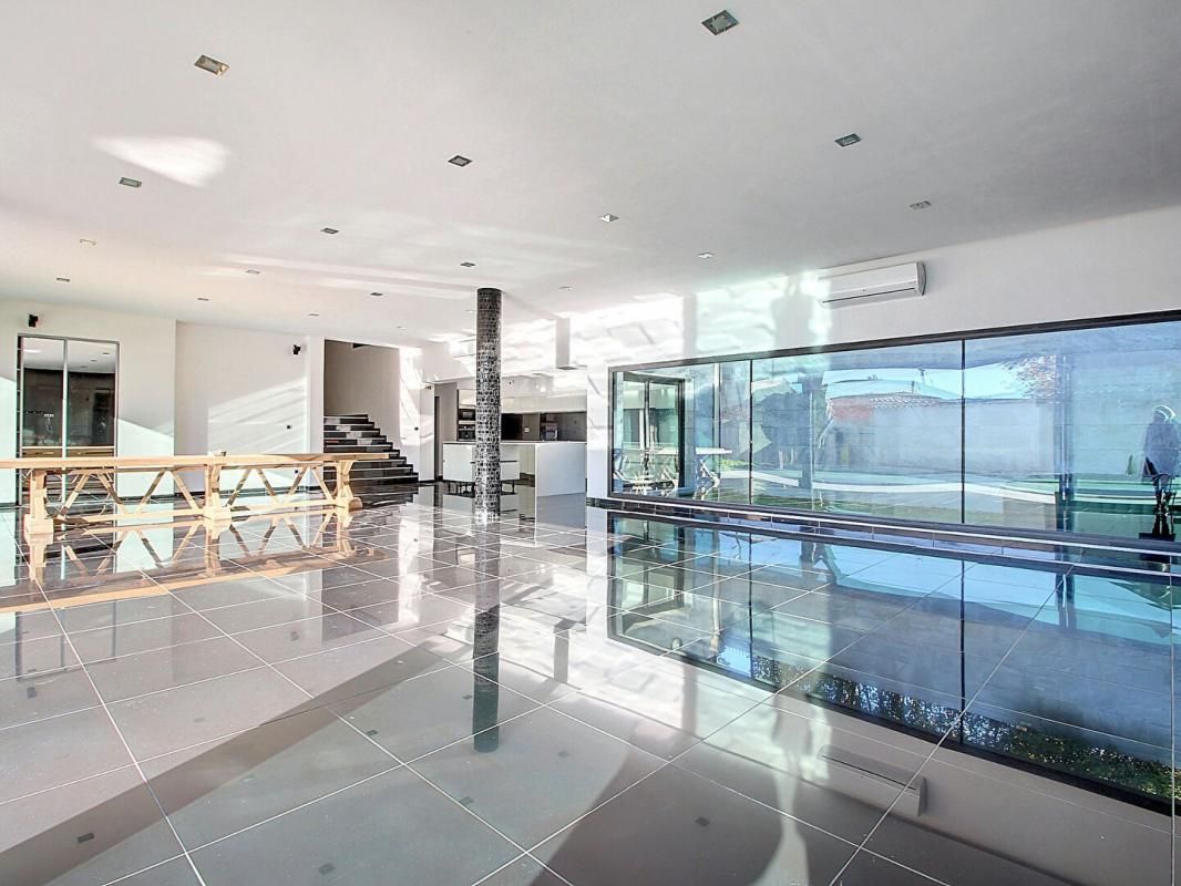 MARSEILLE-12E-ARRONDISSEMENT Marseille St julien  villa T9  272 m² piscine et garage 1