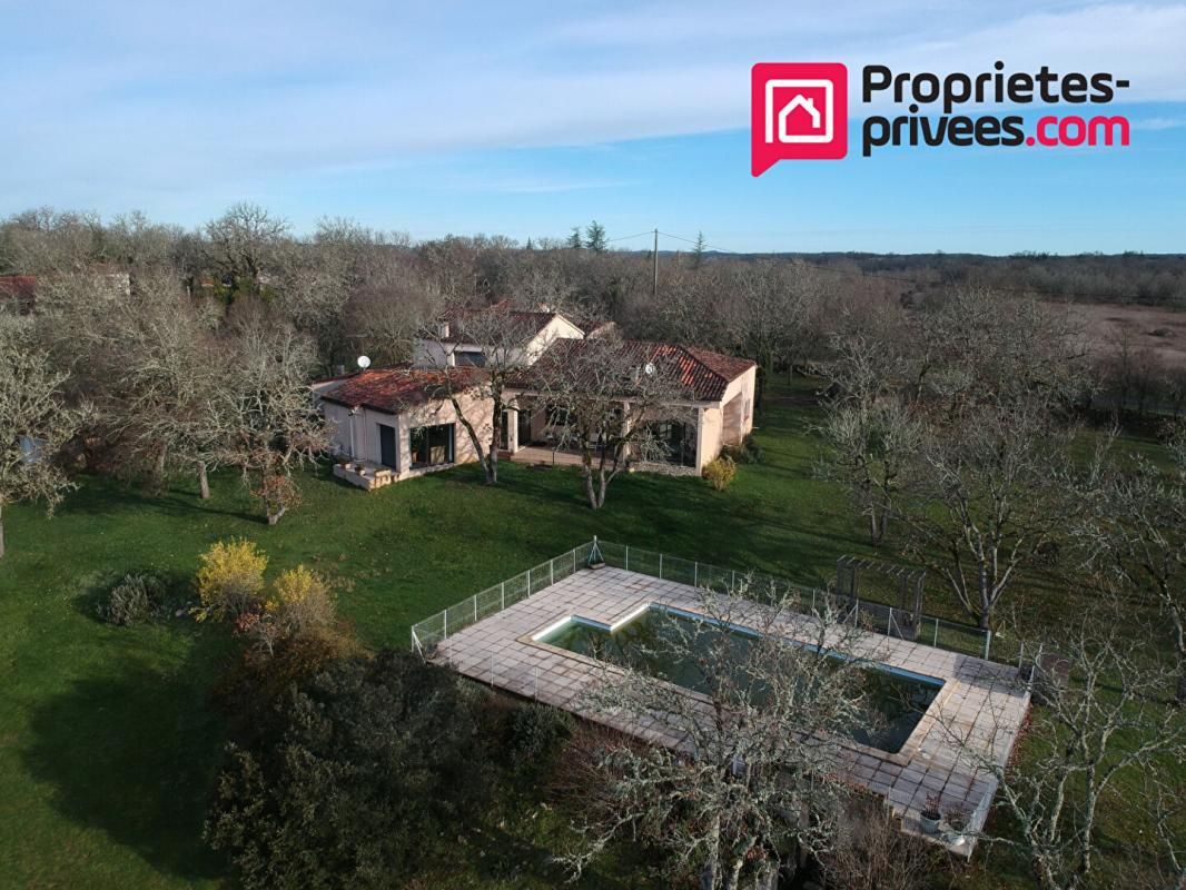 Maison de 250m² avec piscine près de Cahors sur 1.5 hectare en partie clos