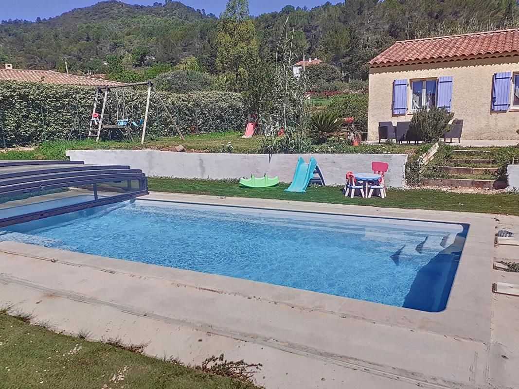 Villa plain-pied T5 avec garage et piscine - Le Val