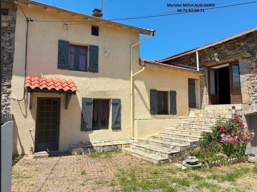 RETOURNAC 43130 maison en pierre  à rénover 160 m² avec petit terrain et cour