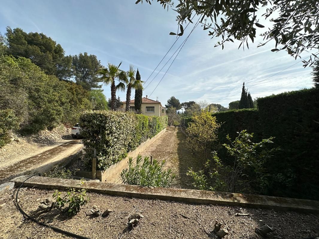 Toulon Ouest -Maison individuelle  T7 175 m2 sur un terrain de 1130m², piscinable
