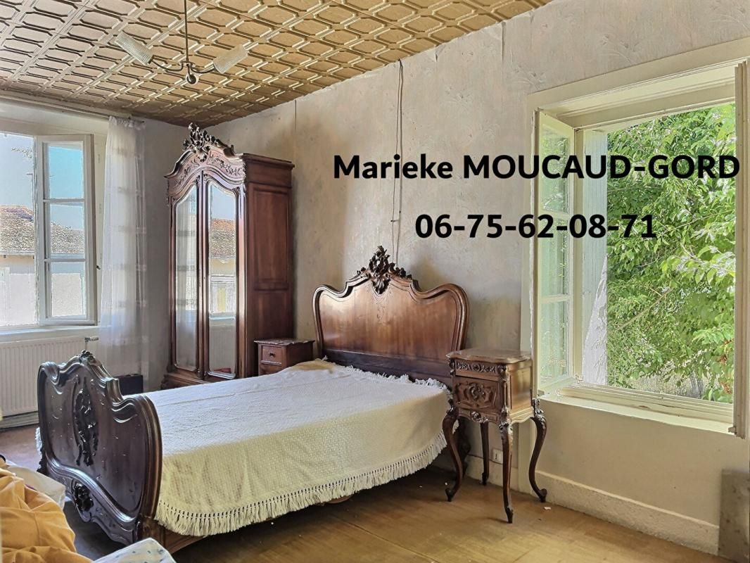 BEAUZAC 43590 Maisons de 132m²  sur deux niveaux 4 chambres sur terrain 800m² en plein centre du village