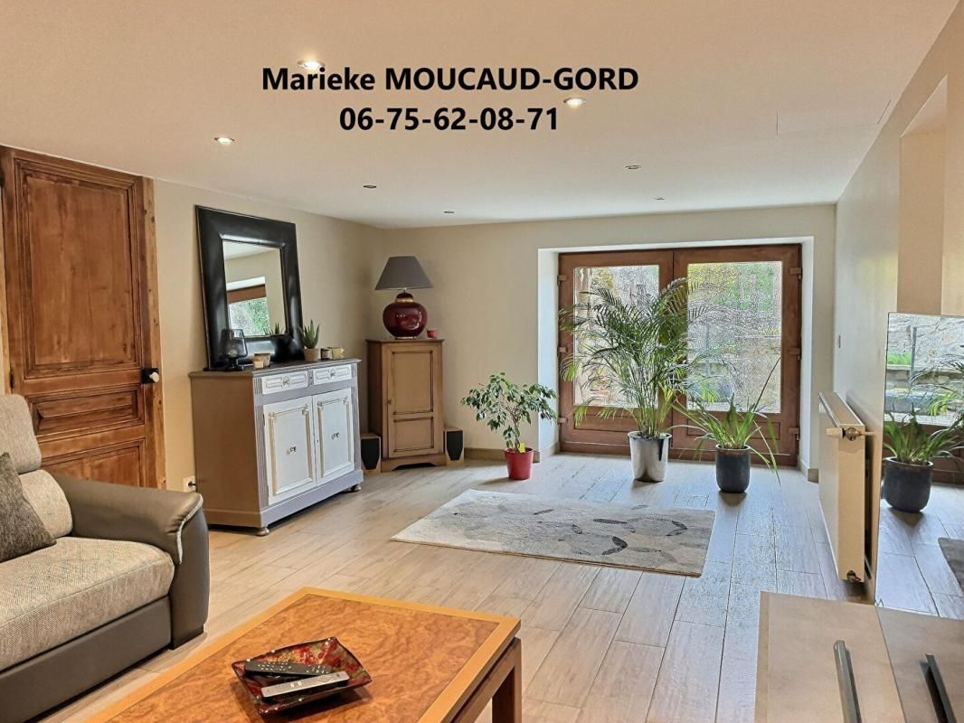 Beauzac 43590 Maison en pierre rénovée 150 m²  4 chambres terrain clos 1489m²