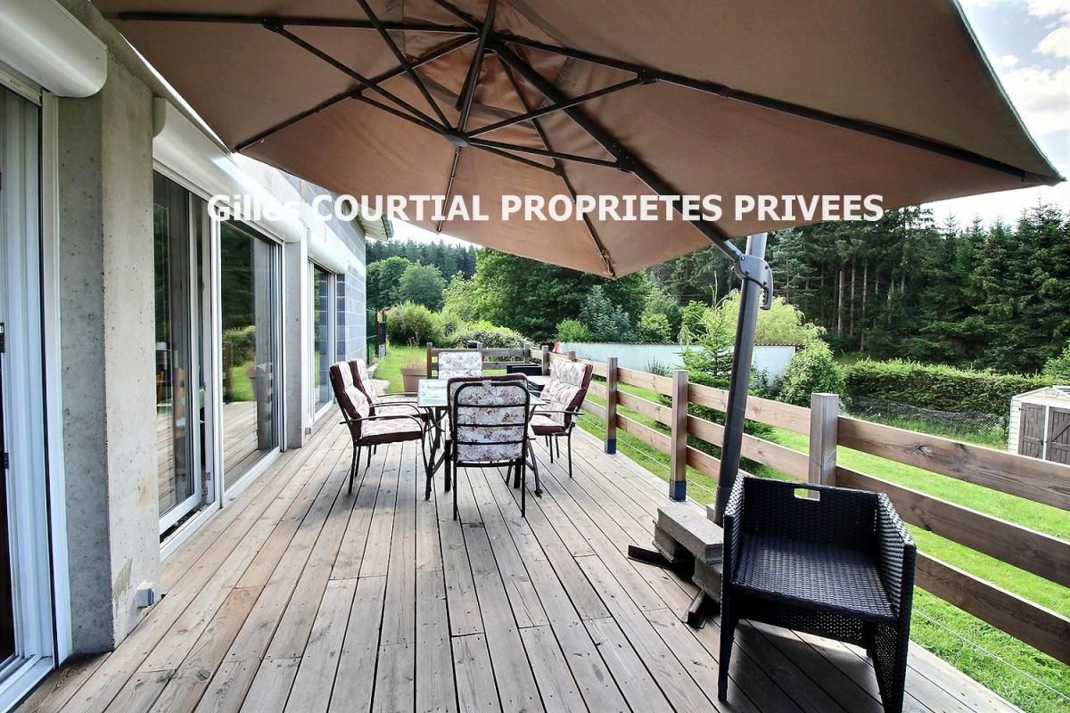 CRAPONNE SUR ARZON SECTEUR Beaune Sur Arzon 43500 maison de 164m² composée de 2 habitations de construction traditionnelle plain-pied avec garage