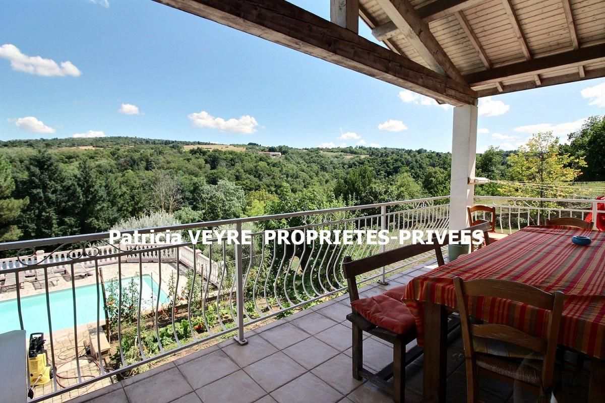 Maison de 277 m² sur terrain de 3116 m² avec piscine