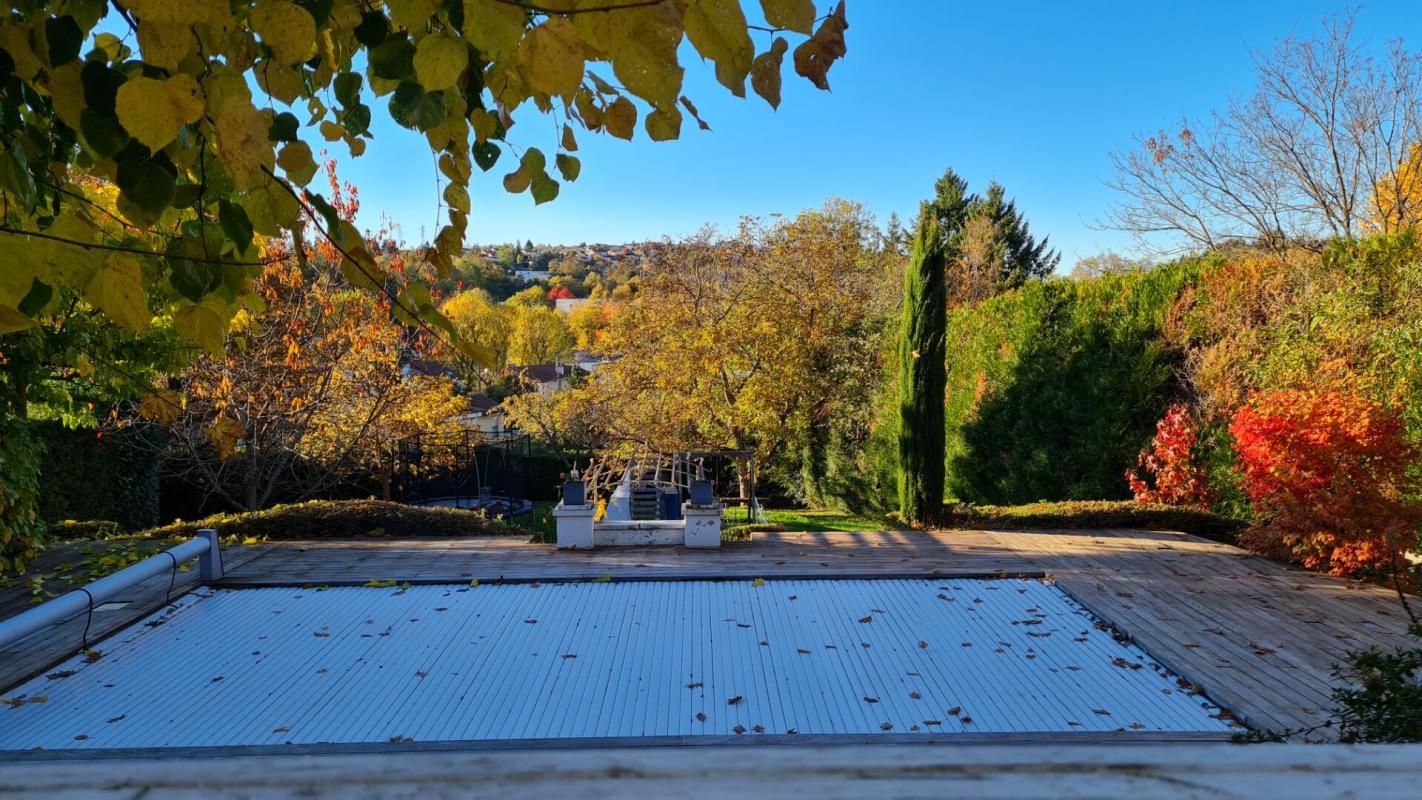 Saint Etienne maison de Maître de 275 m² 5 chambres, avec piscine, dépendance et carport sur 1900m² de terrain