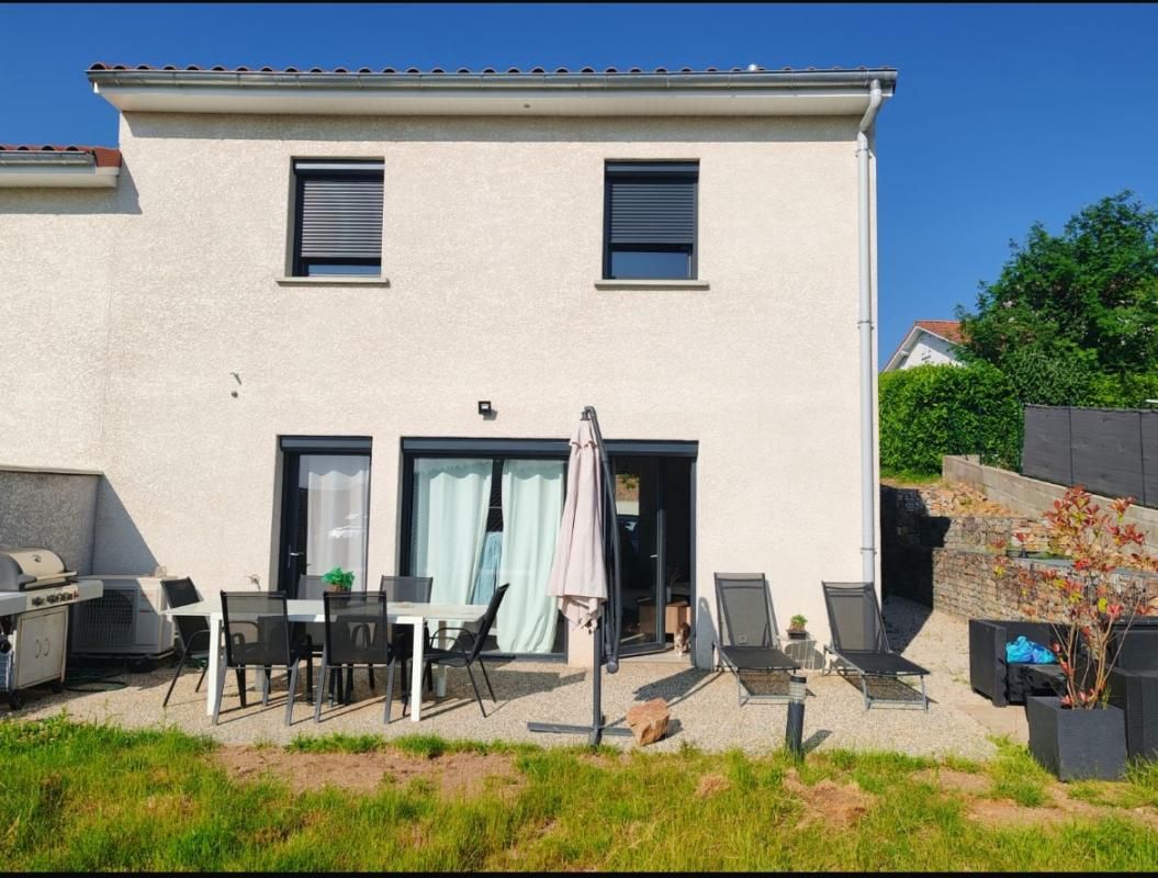 PLANFOY 42660 maison récente, trois chambres, garage sur 404 m² de terrain clos