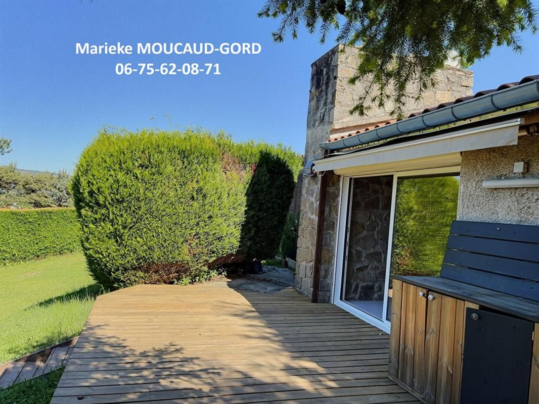 Monistrol  maison Plain-pied de 133 m² 4 chambres, sur 1400m² de terrain et piscine