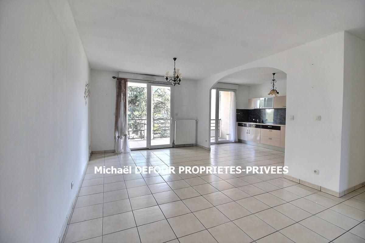 FIRMINY 42700 Appartement type T3 de 82 m² avec balcon, cave et place de parking