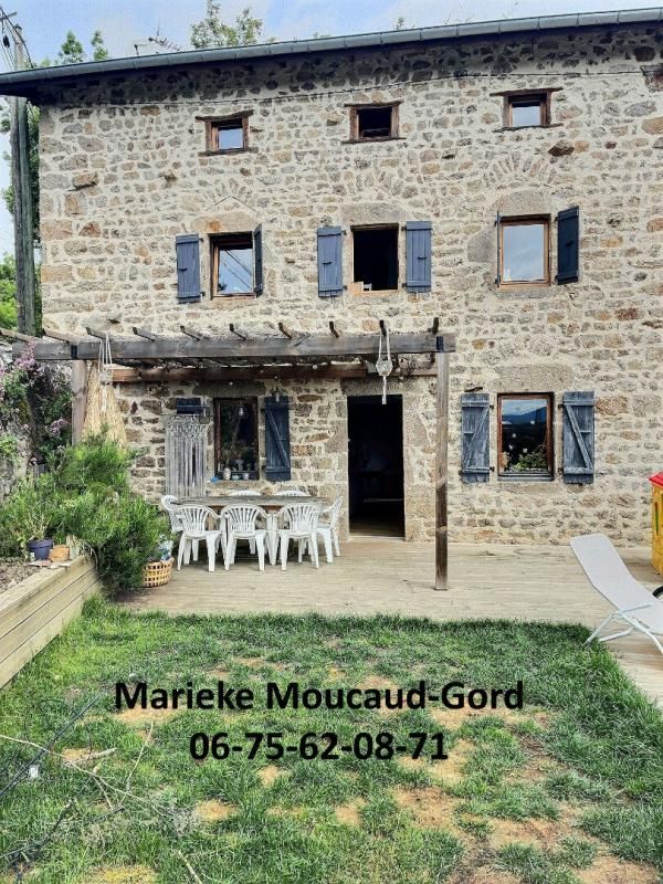 Solignac sous Roche 43130 Belle maison en pierre de 173 m² 3 chambres jardin garage sur 331m² de terrain