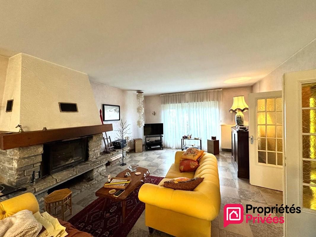 Votre agence "Propriétés-Privées" vous propose :