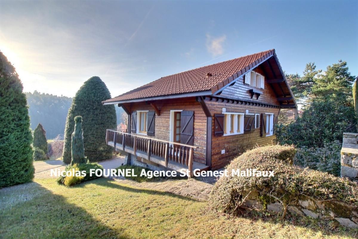 LE BESSAT 42660 Chalet exposé Sud-Ouest, élevé sur sous-sol complet en béton, 74m² habitables ( 90m² surface utile) 3 chambres sur 1610m² de terrain clos et arboré