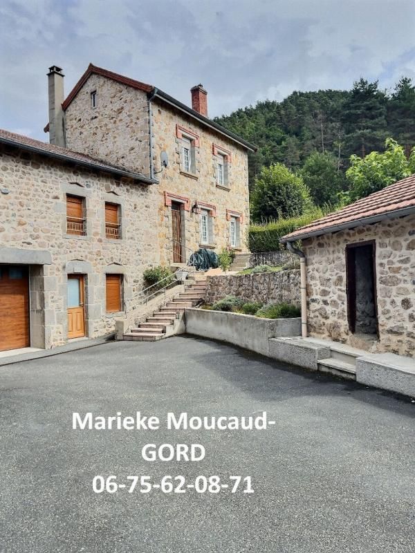 Beauzac 43590 Belle maison de caractère en pierre 3 chambres plusieurs dépendances sur 600m² de terrain