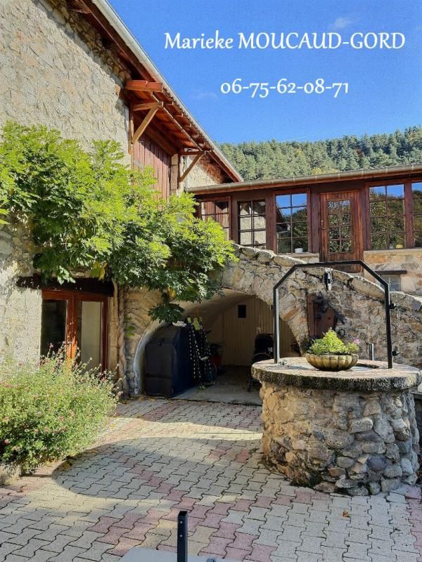 Beauzac 43590 Maison en pierre rénovée 150 m² 4 chambres terrain clos 1489m²