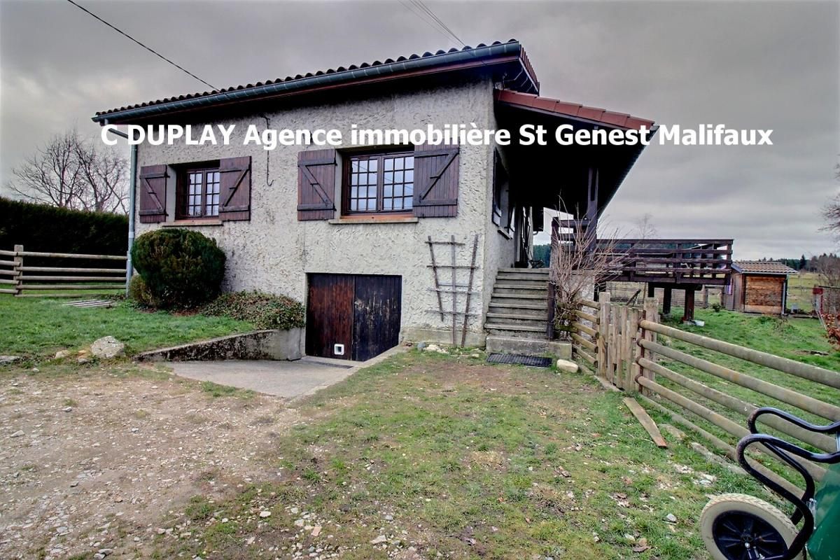 Marlhes 42660 dans un hameau à 1,5 km du centre du village, maison traditionnelle sur sous-sol 124m² habitables 4 chambres sur 1600m² de terrain plat