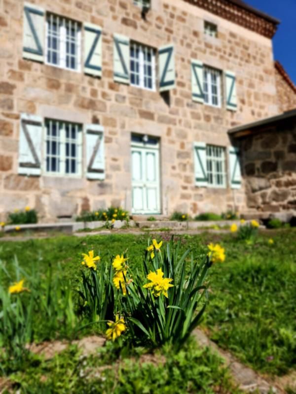 LA VERSANNE 42220 corps de ferme 112 m² habitables, dépendances sur 5700m² de terrain