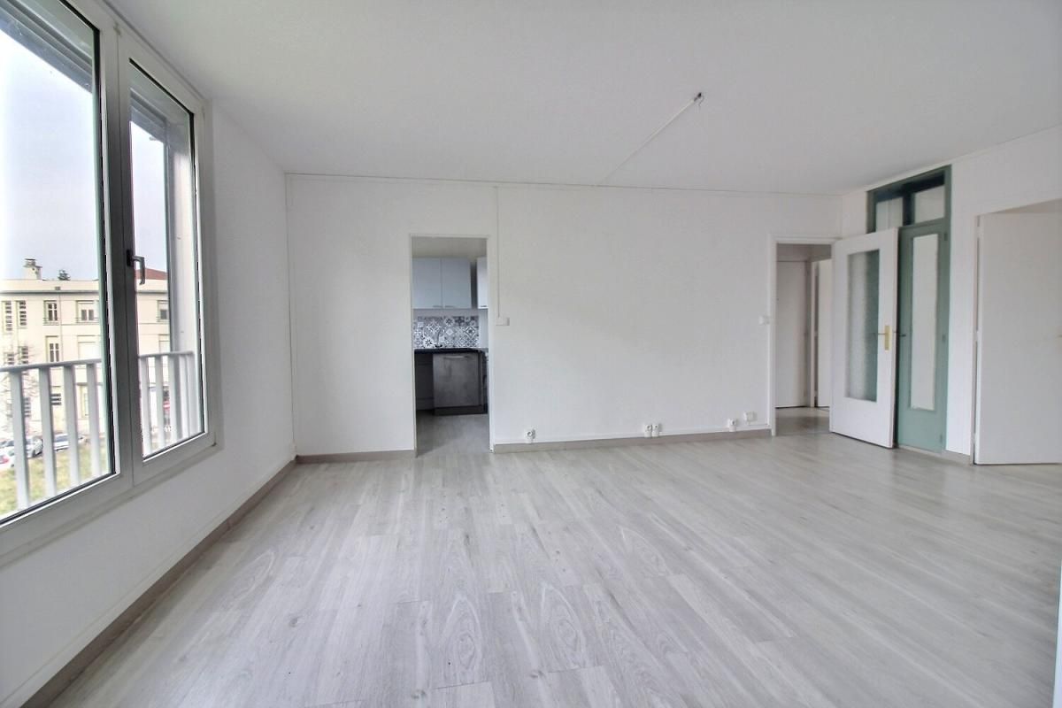 Firminy 42700 hyper centre Appartement traversant 67 m² 2 chambres