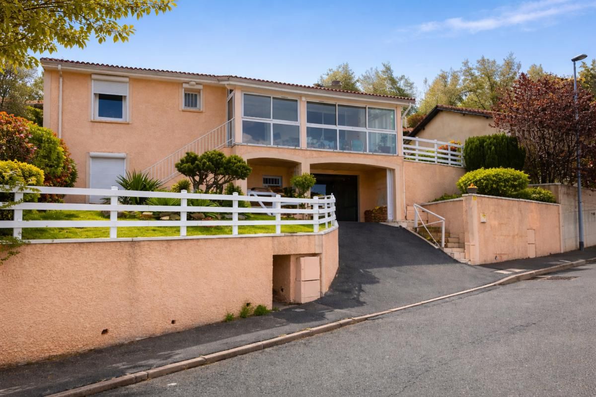 SAINT-ETIENNE St Jean Bonnefond, Terrenoire. Maison 101 m² habitables 4 chambres sous-sol et jardin de 452 m²