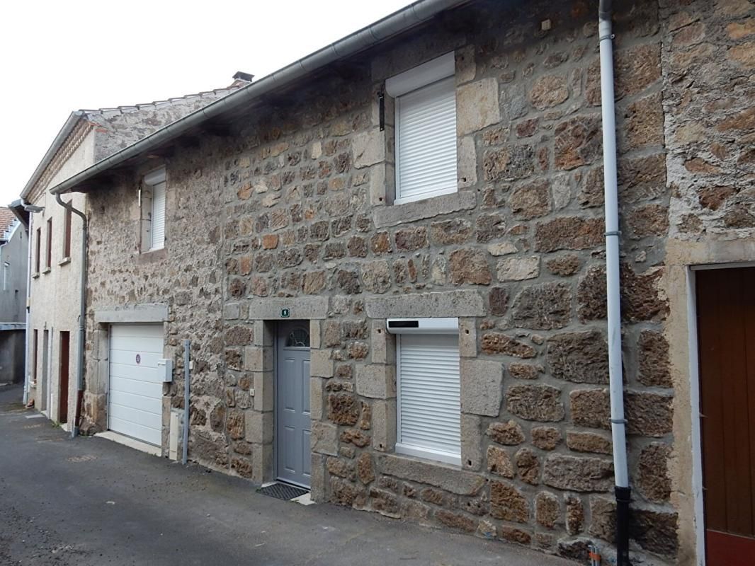 Montfaucon En Velay 43290 maison de village 63 m² 2 chambres garage cave sur 425m² de terrain