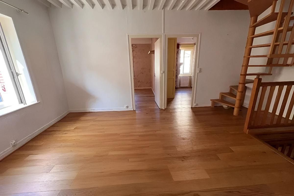 CLAVEISOLLES, maison de village 113 m2 Carrez bon état