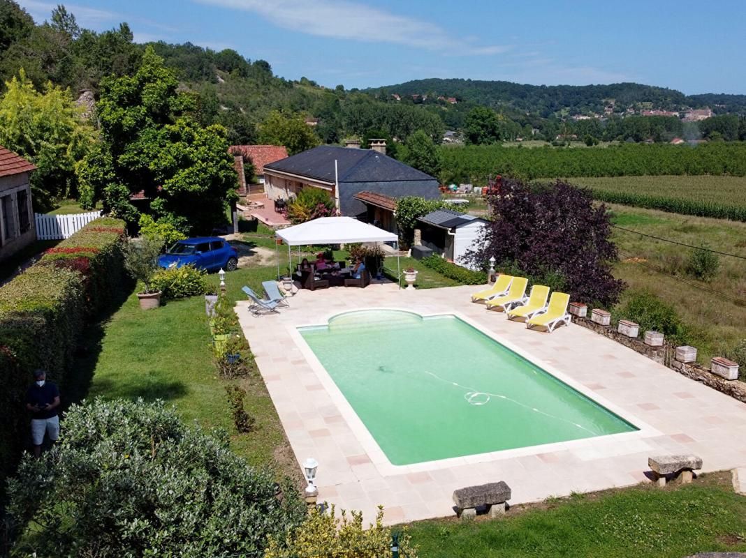 Maison 228 m2 4 chambres piscine proche commerces