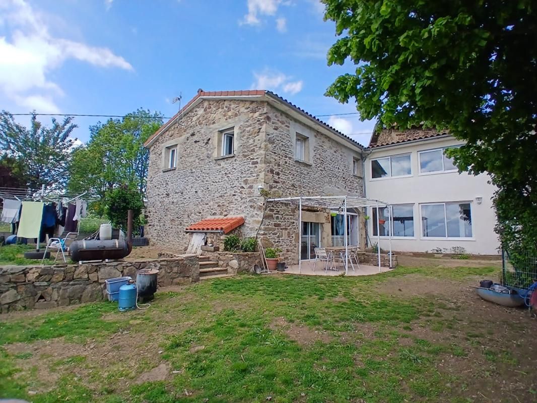 Chassignolles(43), maison en pierres de 150 m2 habitables, 3 chambres