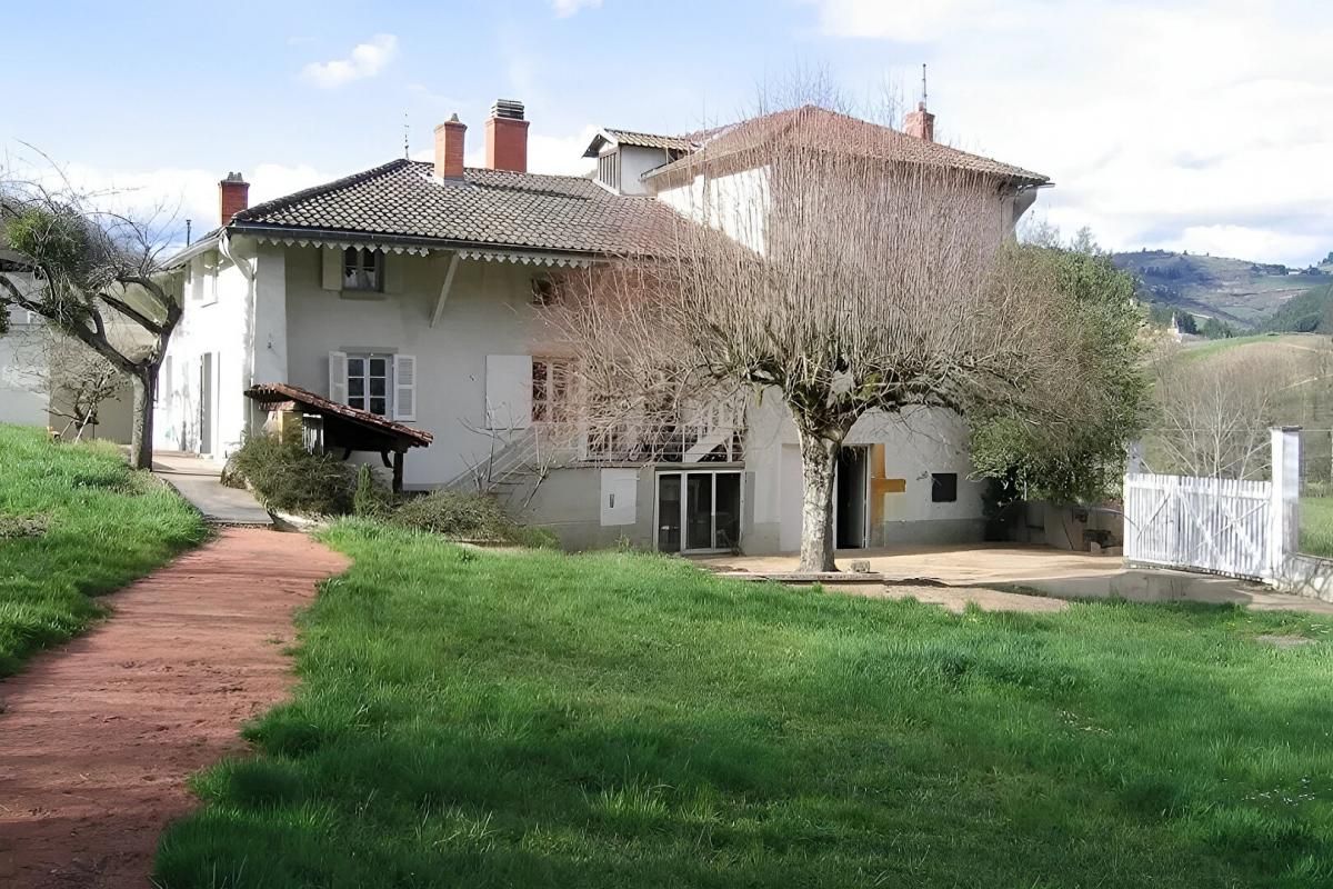 SOUS COMPROMIS ! CHAMELET - A REHABILITER maison ancienne 243m2 sur terrain 2311m2