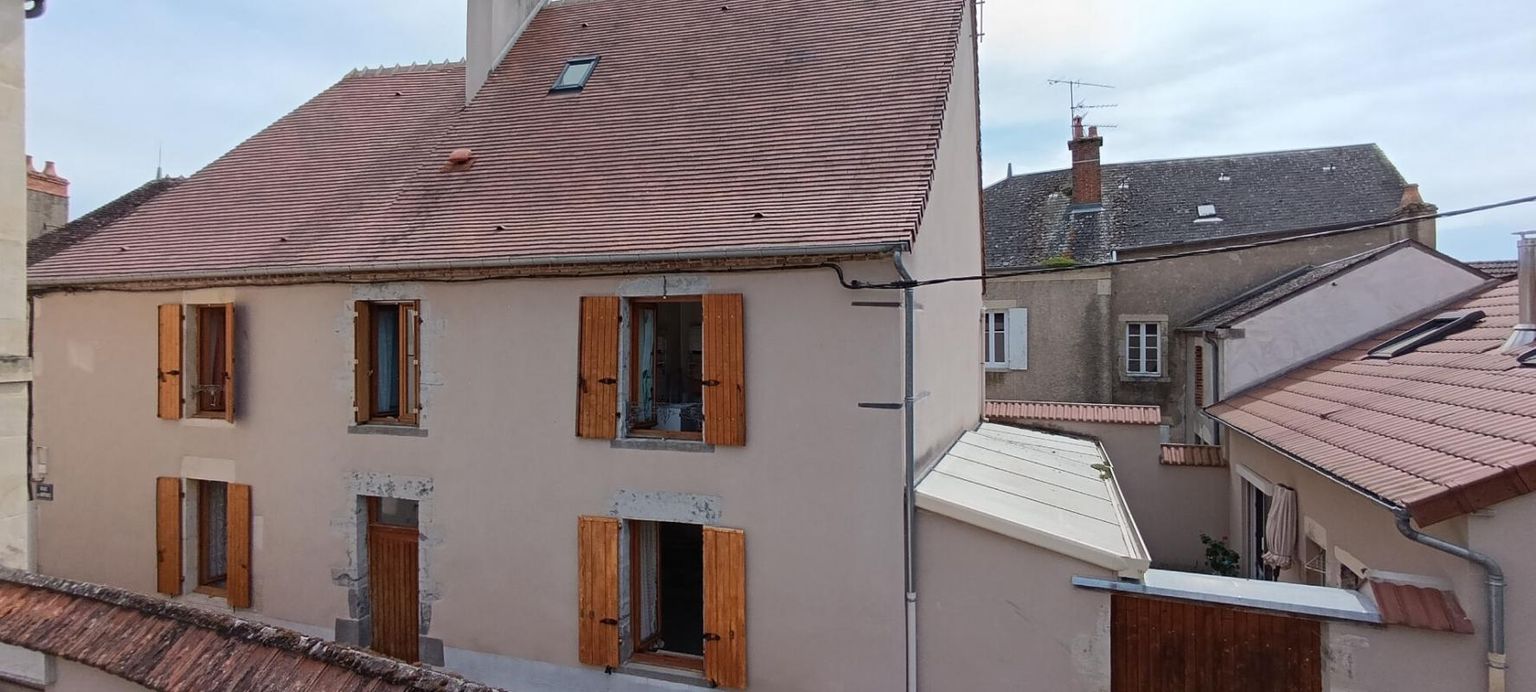 LE VEURDRE - MAISON DE BOURG 180 M2, STUDIO, TERRAIN + GARAGE