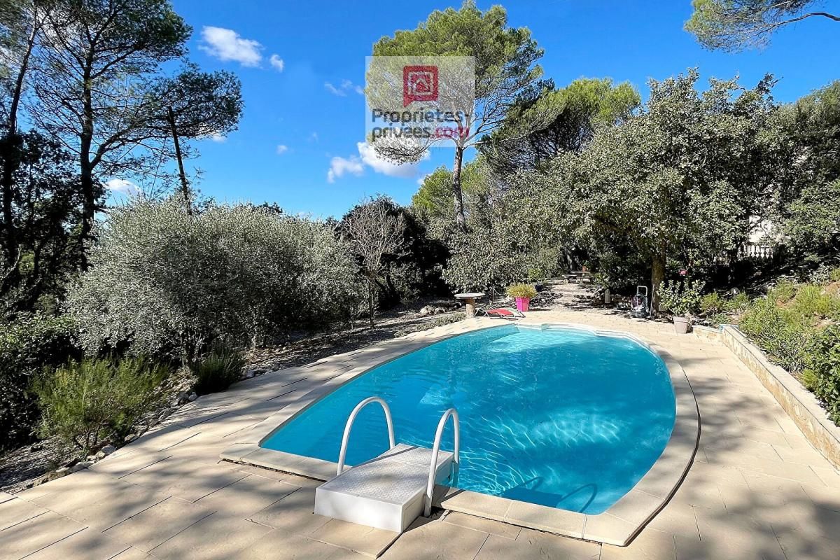 Maison avec studio sur grand terrain avec piscine