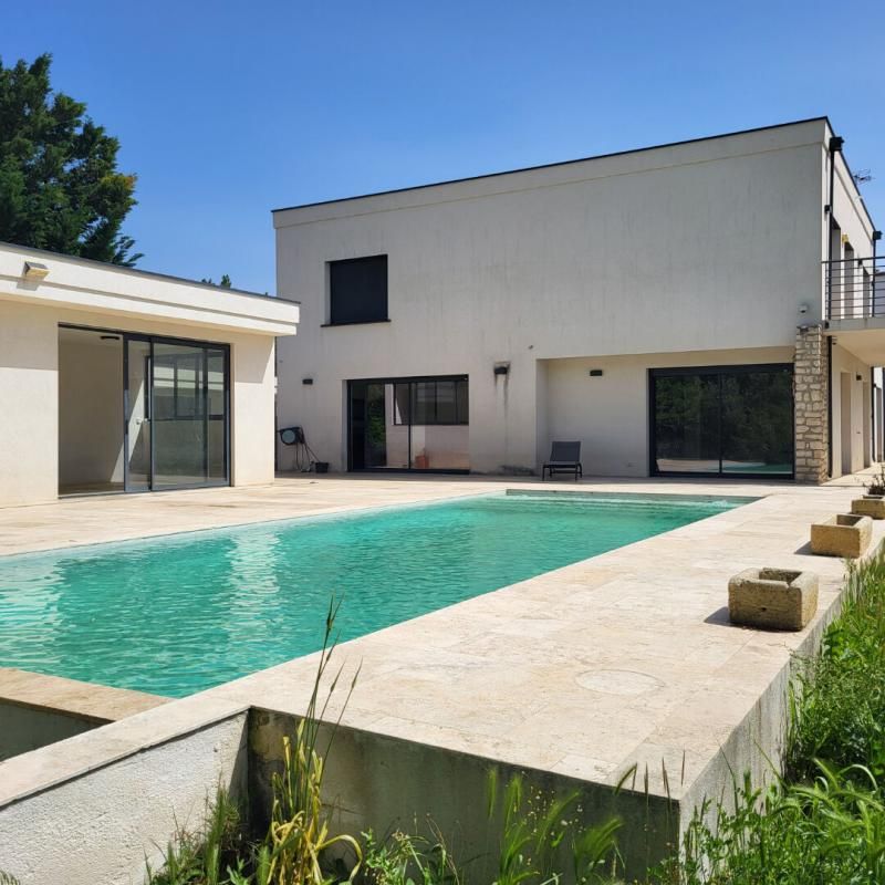 A vendre - Villa contemporaine avec piscine entre Beaucaire et Nimes
