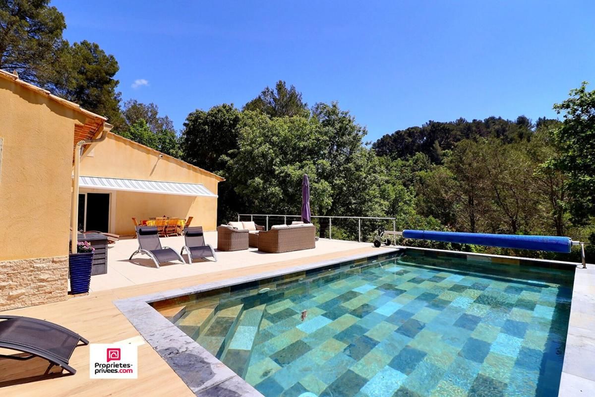 Propriété à Evenos 10 pièce(s) 293 m2 - deux maisons sur une parcelle de 69215 m2