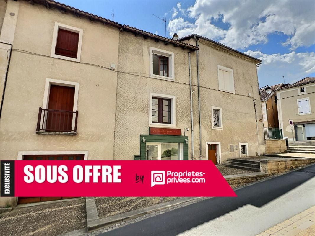 Ensemble immobilier avec 2 APT T1BIS + local Professionnel et cellier au coeur de SAINT-ASTIER (24110)