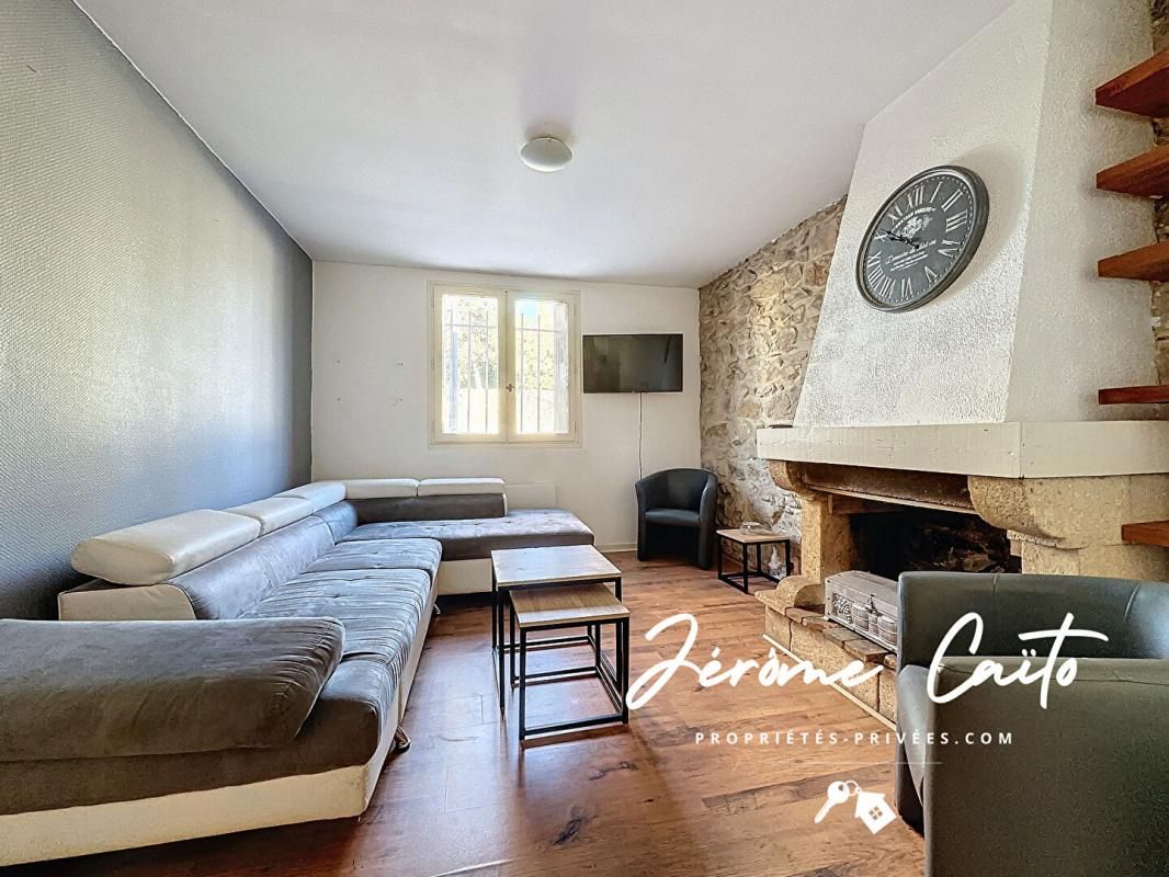 Appartement Nimes 4 pièce(s) 62,40 m2 + cour commune