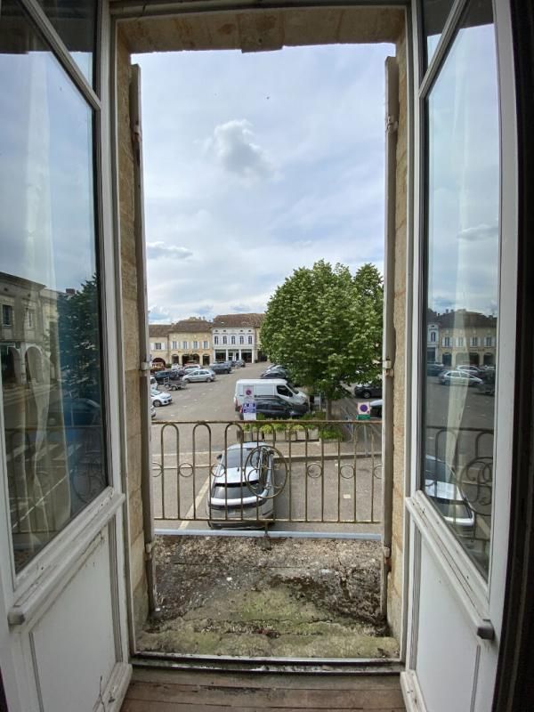 Bel immeuble à très fort potentiel à Sauveterre De Guyenne