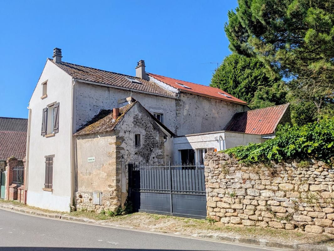 Maison ancienne rénovée sur LONGUESSE