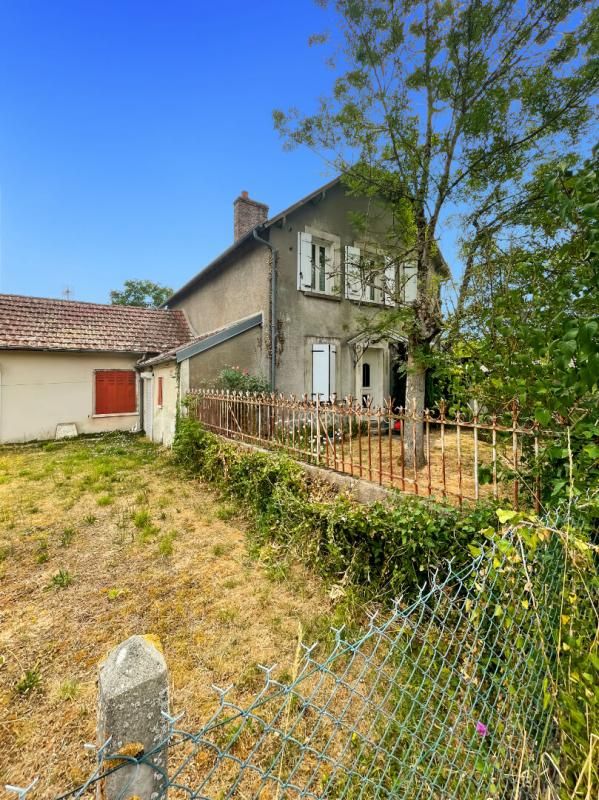 Charmante maison de village à Chezal-Benoît de 99 m2 3 chambres, dépendances et terrain potager