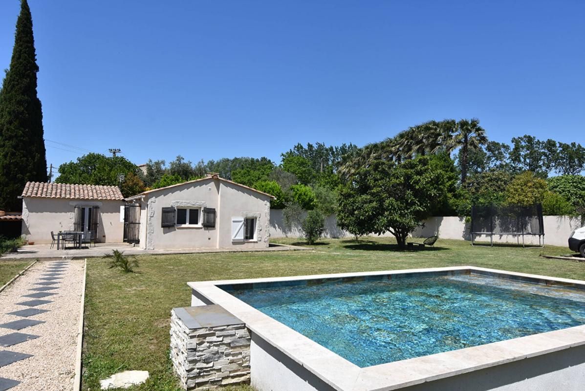 Mazet 3 pièces 54 m2 avec piscine cabanon et jardin