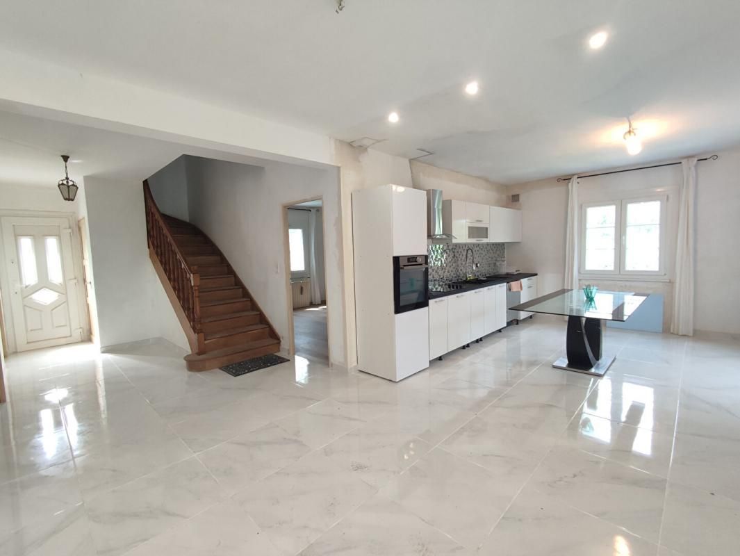 Maison 7 pièces sur sous-sol parc