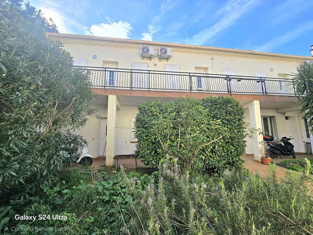 Immeuble Nimes 18 pièce(s) 450 m2 de 10 appartements avec cour intérieure
