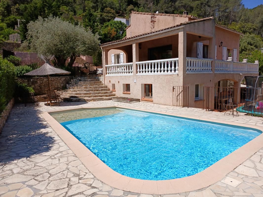 Villa avec appartement indépendant, piscine et garage - SOLLIES-TOUCAS