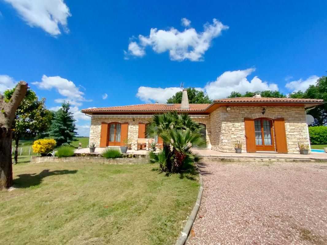 PROPRIETE : MAISON 360 m² + GARAGE 110 m² + TERRAIN 5300 m²