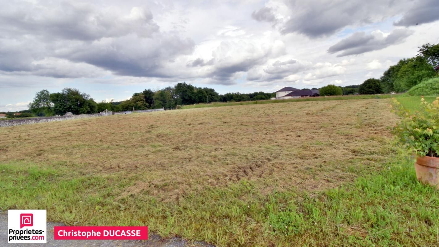 TERRAIN CONSTRUCTIBLE 1600 M² LAHOURCADE
