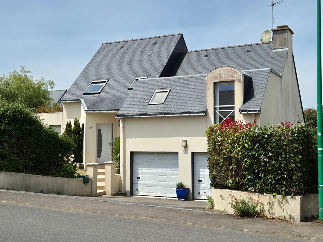 TRES BELLE MAISON ARCHITECTURALE de 180 m2 - 7 pièces- dans le Morbihan (10 min de Lorient - 5 min de Lanester)