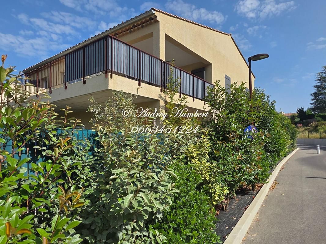 SOUS OFFRE : EXCLUSIVITE ,PIERREVERT, BEL APPARTEMENT T4 RECENT de 86 m² avec grande TERRASSE et parkings privés